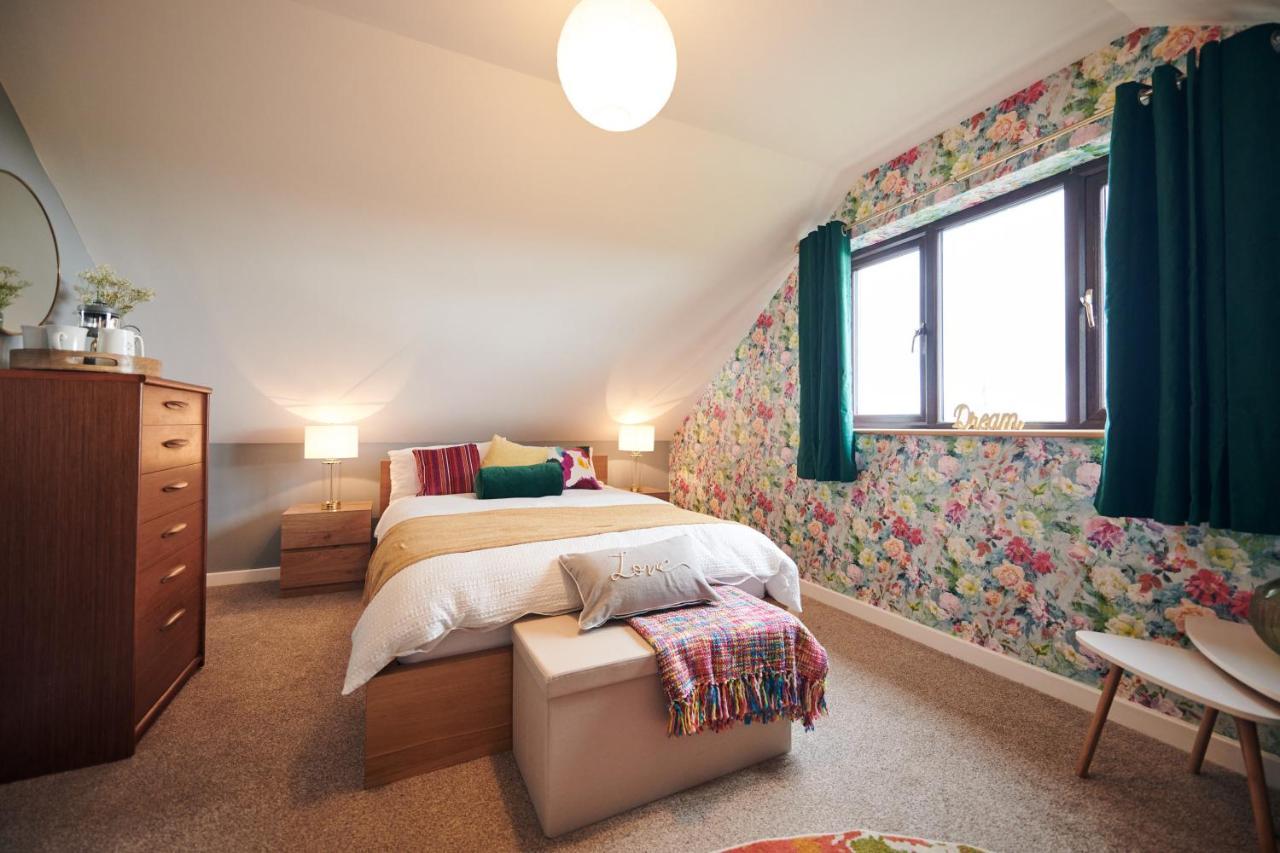 Maes Y Mel- A Couples, Pet Friendly, Rural Romantic Getaway With Countryside Views Gellywen Zewnętrze zdjęcie