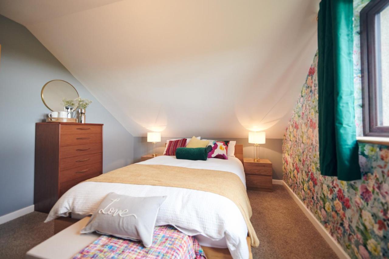 Maes Y Mel- A Couples, Pet Friendly, Rural Romantic Getaway With Countryside Views Gellywen Zewnętrze zdjęcie