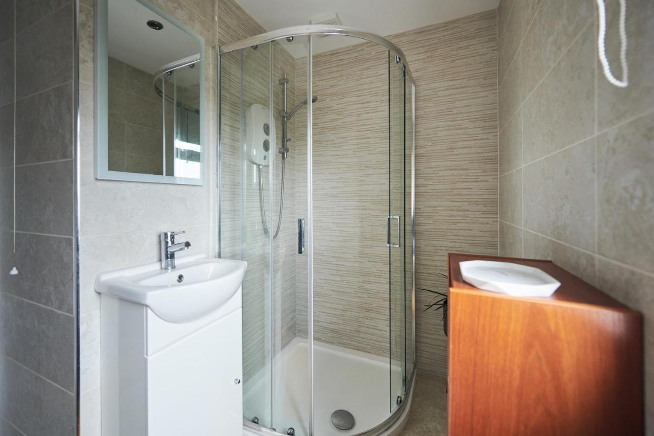 Maes Y Mel- A Couples, Pet Friendly, Rural Romantic Getaway With Countryside Views Gellywen Zewnętrze zdjęcie